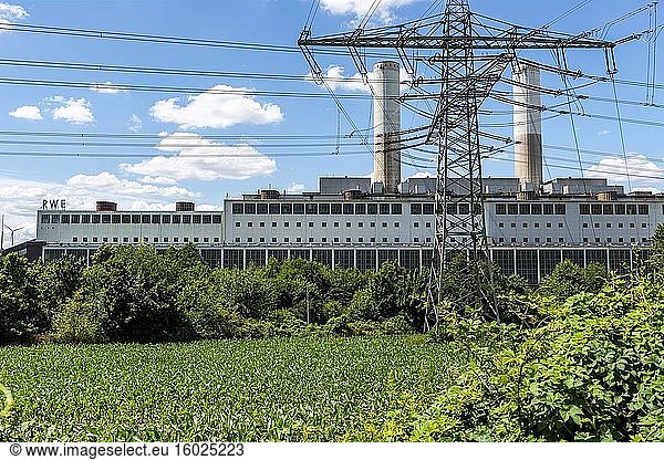 Grevenbroich-Frimmersdorf  Deutschland. Das mit Braunkohle befeuerte Kraftwerk Frimmersdorf ist stillgelegt und liegt brach  weil es durch ein neues  effizienteres Kraftwerk ein paar Kilometer weiter ersetzt wurde.