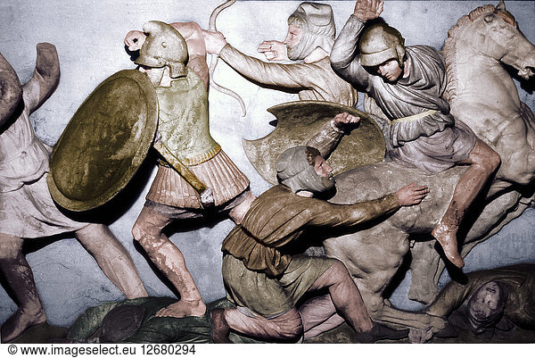 Griechen kämpfen gegen Perser  der Alexander-Sarkophag  Sidon  4. Jahrhundert v. Chr.  (20. Jahrhundert). Künstler: Unbekannt.