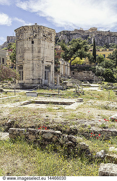Griechenland  Athen  Römische Agora  Turm der Winde mit Akropolis im Hintergrund