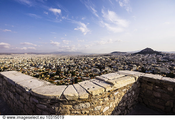 Griechenland  Athen  Stadtbild mit dem Berg Lycabettus
