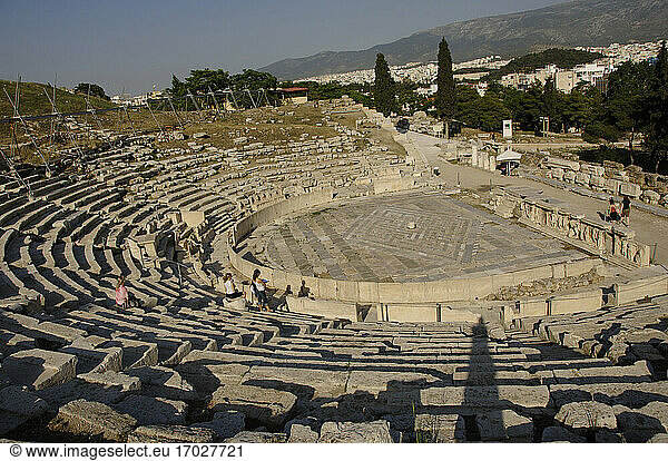 Griechenland  Athen. Theater des Dionysos. Panoramablick auf das Orchester  Boden aus buntem Marmor  5. Jahrhundert v. Chr.