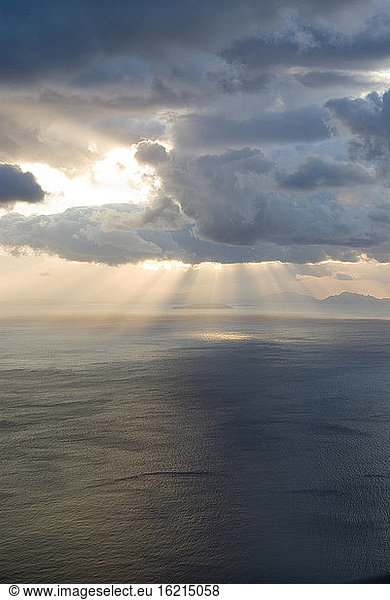 Griechenland  Ionisches Meer  Ithaka  Gewitterwolken über dem Meer