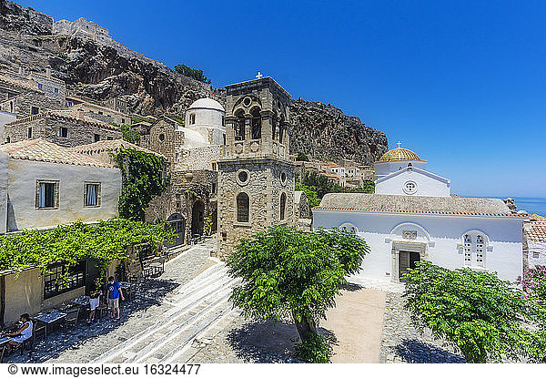 Griechenland  Monemvasia  Stadtbild mit Kirche