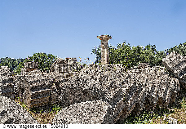 Griechenland  Olympia  Ruinen des antiken Zeustempels