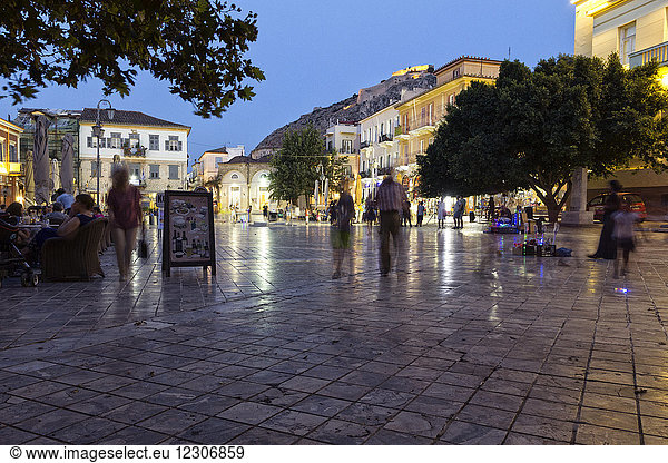 Griechenland  Peloponnes  Argolis  Nauplia  Syntagma-Platz am Abend