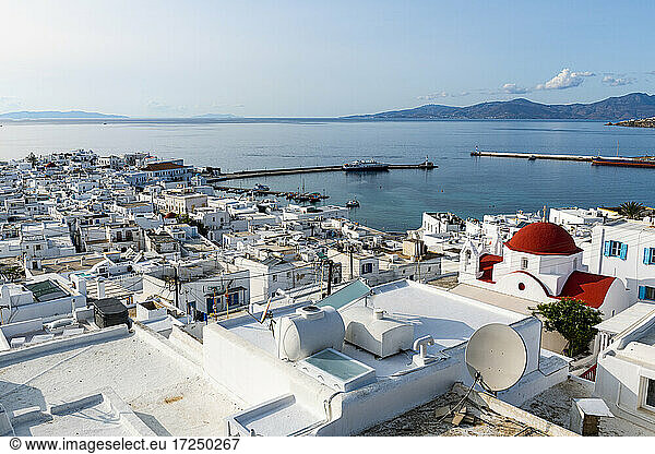 Griechenland  Südliche Ägäis  Horta  Weiß getünchte Häuser der Küstenstadt