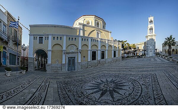 Griechisch-orthodoxe Kirche  verzierter Platz  Heilige Metropolitenkirche  Kalymnos  Dodekanes  Griechenland  Europa