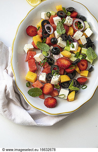 Griechischer Salat mit Wassermelone