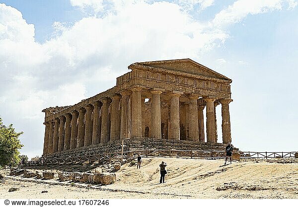 Griechischer Tempel von Concordia  Tal der Tempel  Agrigent  Sizilien  Italien  Europa