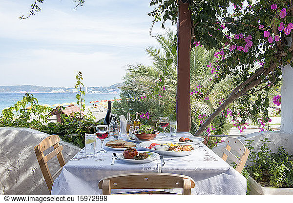 Griechisches Restaurant in Ialyssos  Rhodos  Dodekanes  Griechische Inseln  Griechenland  Europa