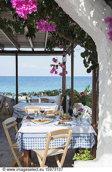 Griechisches Restaurant in Ialyssos  Rhodos  Dodekanes  Griechische Inseln  Griechenland  Europa