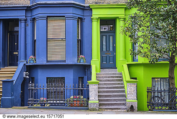 Großbritannien  England  London  Eingangstür eines bunten Hauses in Notting Hill