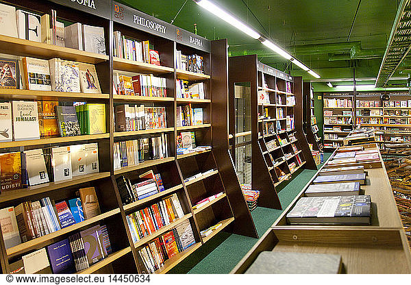 Große Buchhandlung innen