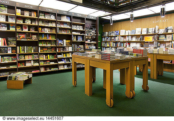 Große Buchhandlung innen