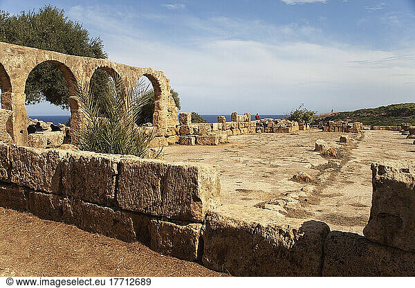 Große christliche Basilika mit Blick auf das Mittelmeer; Tipaza  Algerien