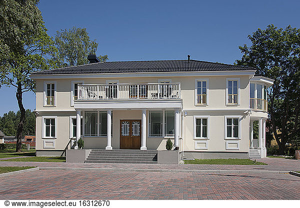 Großes Haus auf dem Anwesen