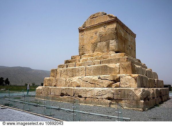 groß großes großer große großen Iran Grabmal