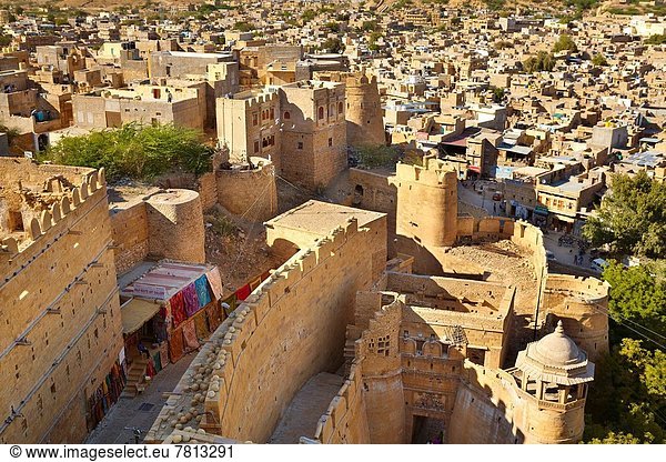 Großstadt Ansicht Festung Luftbild Fernsehantenne unterhalb Indien Jaisalmer Rajasthan