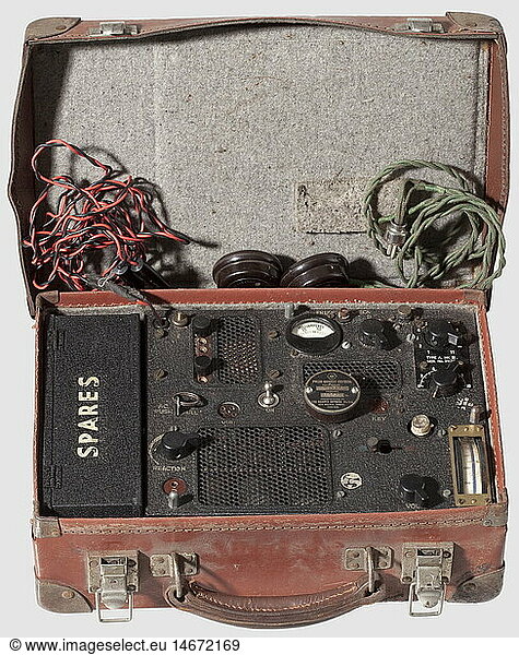 GROSSBRITANNIEN  FunkgerÃ¤t 'Type A MK. III  SER. No. 34136' der britischen Special Operation Executive (SOE) aus dem Zweiten Weltkrieg. Bestehend aus dem Sender-EmpfÃ¤nger  dem sogenannten Ersatzteilkasten 'Spares box' (mit einer GlÃ¼hbirne  zwei 'Crysta! unit'  'W&W vibrator 6 Volt type NS/6'  zwei Adapter)  der Morsetaste 'S.230/I.R.'  dem KopfhÃ¶rer 'Multitone electric Co. Ltd. London' (unvollstÃ¤ndig) und ein 'Piezo quartz crystal'. Dazu Zivilkoffer und ein original Handbuch 'Portable transceiver model A MK. III'. VollstÃ¤ndigkeit und Funktion nicht Ã¼berprÃ¼ft. MaÃŸe ca. 31 x 20 cm  HÃ¶he 10 cm GROSSBRITANNIEN, FunkgerÃ¤t 'Type A MK. III, SER. No. 34136' der britischen Special Operation Executive (SOE) aus dem Zweiten Weltkrieg. Bestehend aus dem Sender-EmpfÃ¤nger, dem sogenannten Ersatzteilkasten 'Spares box' (mit einer GlÃ¼hbirne, zwei 'Crysta! unit', 'W&W vibrator 6 Volt type NS/6', zwei Adapter), der Morsetaste 'S.230/I.R.', dem KopfhÃ¶rer 'Multitone electric Co. Ltd. London' (unvollstÃ¤ndig) und ein 'Piezo quartz crystal'. Dazu Zivilkoffer und ein original Handbuch 'Portable transceiver model A MK. III'. VollstÃ¤ndigkeit und Funktion nicht Ã¼berprÃ¼ft. MaÃŸe ca. 31 x 20 cm, HÃ¶he 10 cm,