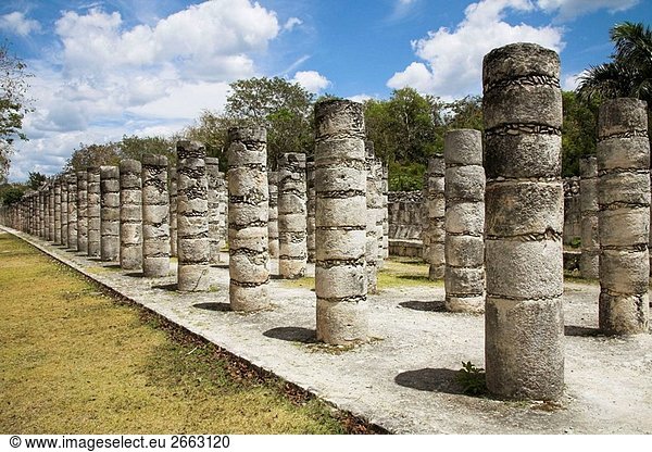 Gruppe der Tausend Säulen  Chichen Itza archäologischen Stätte  Chichen Itza  Yucatan Staates  Mexiko