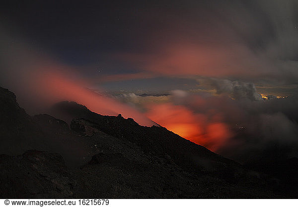 Guatemala  Pacaya  aktiver Vulkan  Vulkankrater