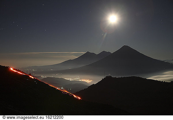 Guatemala  Pacaya volcano  lava flow and full moon