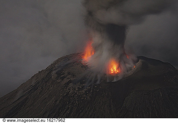 Guatemala  Santiaguito volcano  Strombolian eruption