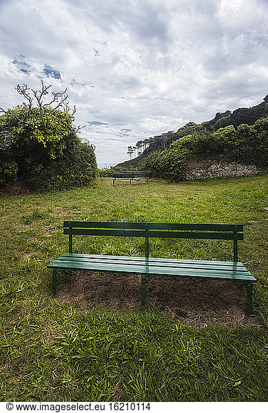 Guernsey  Blick auf Klippenpfade