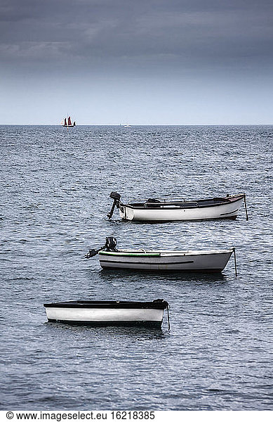 Guernsey  Boote auf See