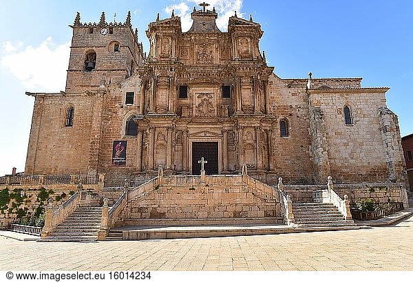Gumiel de Izan  Iglesia de Santa Maria im gotischen und barocken Stil (Barockfassade). Provinz Burgos  Kastilien und Leon  Spanien.