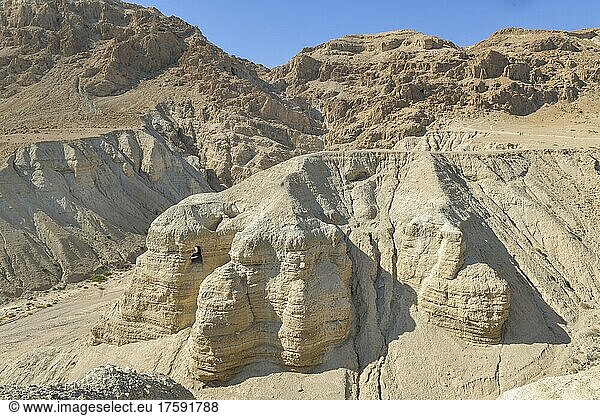 Höhlen der Ausgrabungsstätte Qumran  Israel  Asien