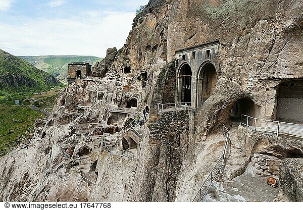 Höhlenstadt Wardsia mit Maria Himmelfahrts Kirche  Höhlenwohnungen  UNESCO Welterbe  Achalkalaki  Region Samzche-Dschawachetien. Georgien
