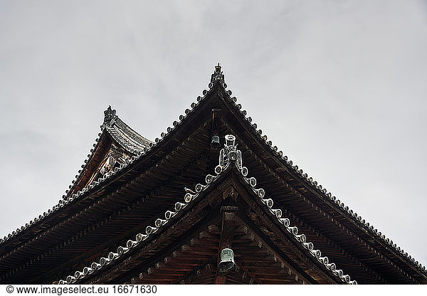 Hölzerner Tempel im To-ji-Tempel in Kyoto  Japan.