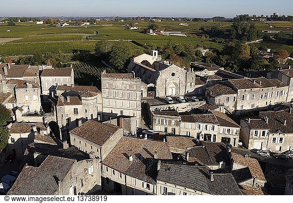 Häuser und Felder in Saint Emilion Saint Emilion ist das meistbesuchte Weinanbaugebiet Frankreichs,  Saint Emilion,  Frankreich.