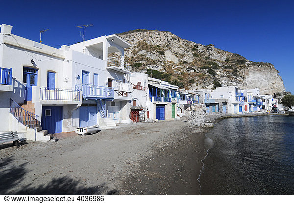 Häuserfronten  kleines Fischerdorf Klima auf der Insel Milos  Kykladen  Griechenland  Europa