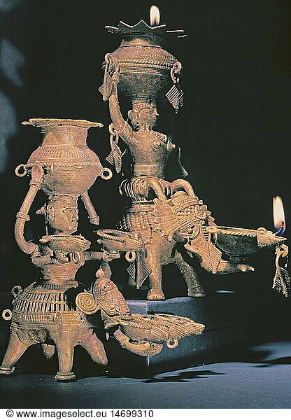 habitation  lamps  two oil lamps  elefants with riders  brass  Orissa  India  19th century  private collection  lighting  lamp  Asian  animals  elephant  fine arts  sculpture  handcraft  metal  historic  historical