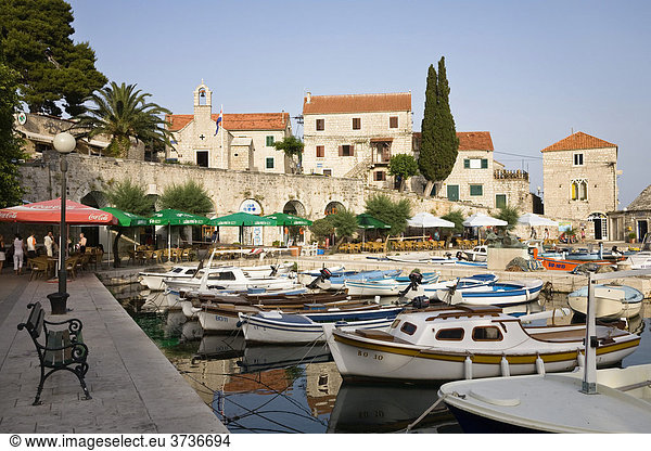 Hafen Bol  Insel Brac  Dalmatien  Kroatien  Europa