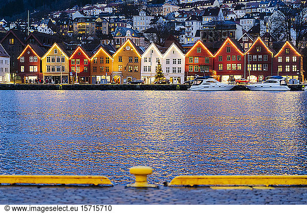 Hafen in Bergen am Abend  Norwegen
