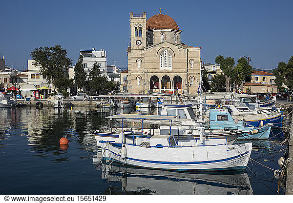 Hafen und Panagitsa-Kirche  Aegina-Stadt  Aegina  Saronische Inseln  Griechische Inseln  Griechenland