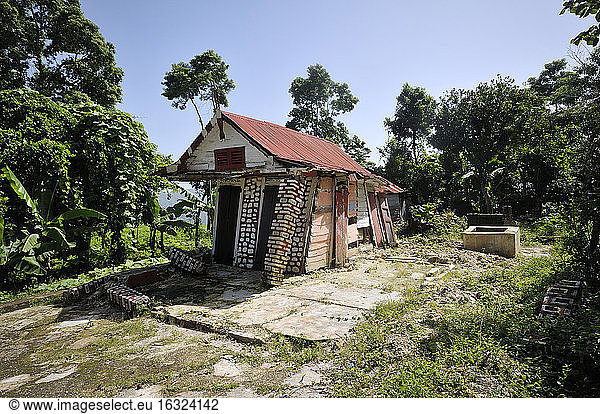 Haiti  Jacmel  Durch das Erdbeben 2010 zerstörtes Fachwerkhaus