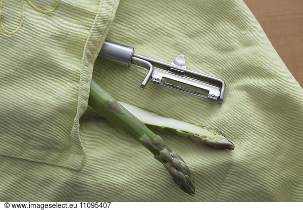 Half asparagus with peeler in apron pocket