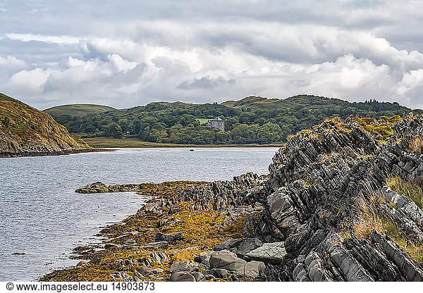 Halozän-Epoche  zeigt Gesteinsformationen  die vor etwa 12 000 Jahren entstanden sind  Halbinsel Ardfern; Argyle  Schottland