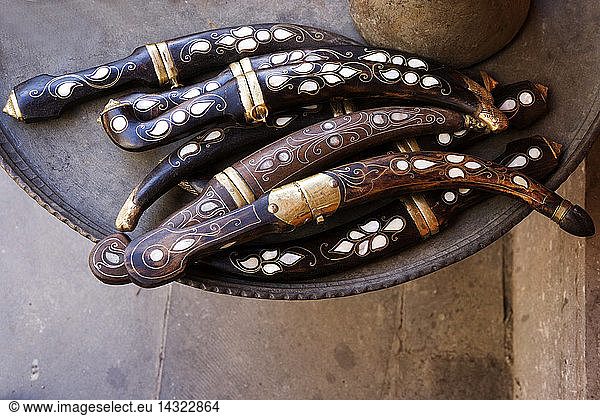 Handcraft daggers at the Bazaar  Gaziantep  Turkey  Europe