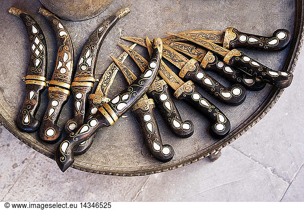 Handcraft daggers at the Bazaar  Gaziantep  Turkey  Europe