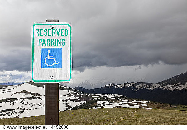 Handicap-Parkplatzschild an einem Nationalpark
