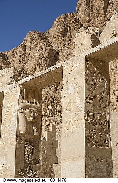 Hathor-Säule  Tempel der Hathor  Totentempel der Hatschepsut (Deir el-Bahri)  UNESCO-Weltkulturerbe  Luxor  Ägypten