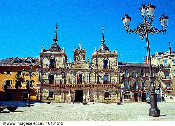 Hauptplatz und Rathaus. Ponferrada  Provinz León  Kastilien-León  Spanien.
