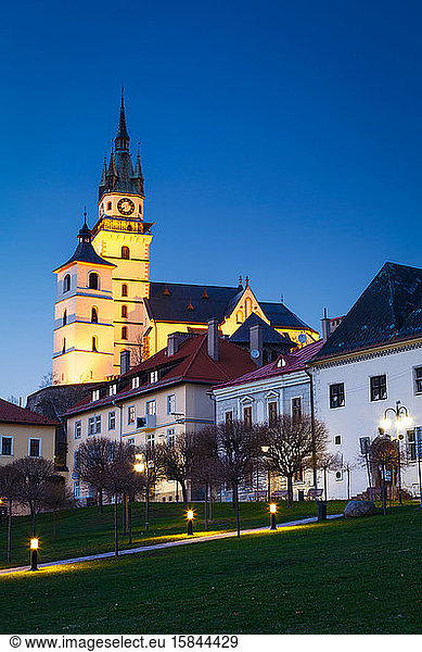 Hauptplatz und Stadtburg von Kremnica  Slowakei.