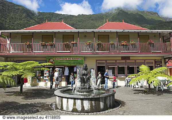 Hauptplatz von Hell-Bourg  Vulkankessel Cirque de Salazie  Insel La Reunion  Frankreich  Afrika