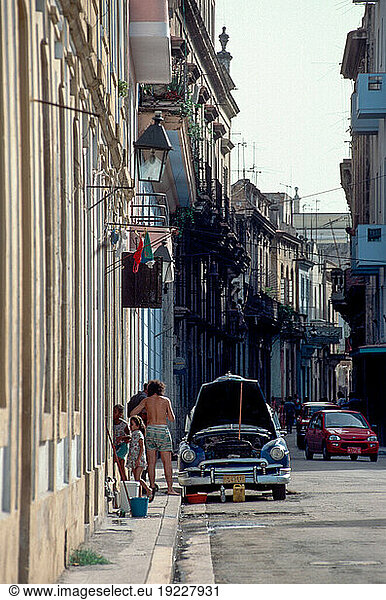 Havana  street scene in the old town.
Havana  March 1998.